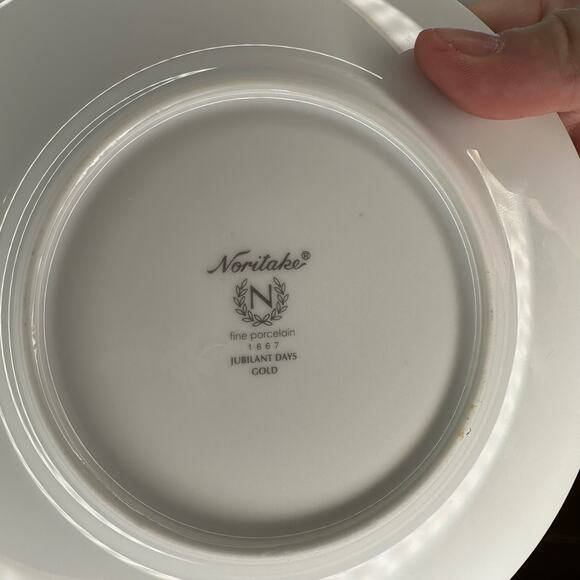 Salad Plates in Jubilant Days Gold by Noritake Contemporary Dining Set of 4 - Picture 3 of 7